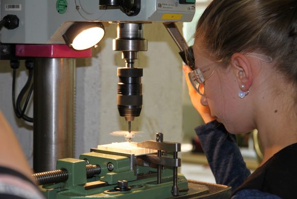 Steckspiel selbst gemacht im Technik-Camp Steckspiel selbst gemacht im Technik-Camp