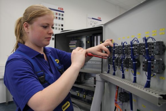 Elektronikerin für Betriebstechnik Elektronikerin für Betriebstechnik