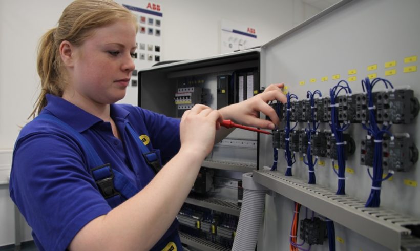 Elektronikerin für Betriebstechnik Elektronikerin für Betriebstechnik