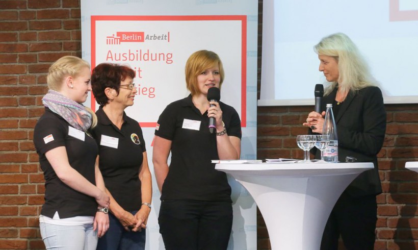 Es geht voran! Ein Jahr Berlin. Arbeit Es geht voran! Ein Jahr Berlin. Arbeit