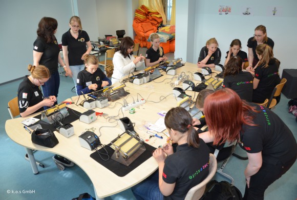girlsatec zu Besuch an Berliner Schule girlsatec zu Besuch an Berliner Schule