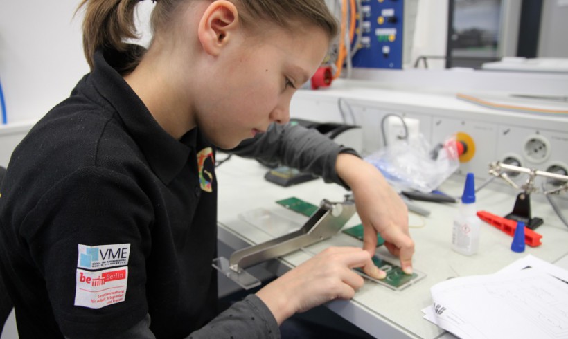 Ungebremste Neugier im girlsatec-Technik-Camp Ungebremste Neugier im girlsatec-Technik-Camp
