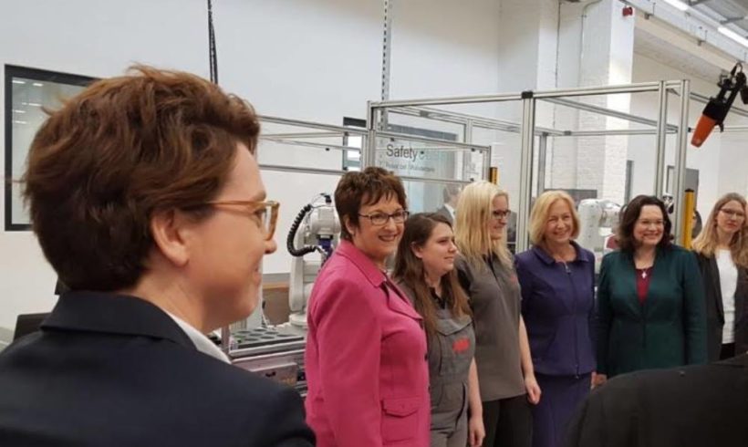 Botschafterinnen im Gespräch mit Bundesministerinnen Botschafterinnen im Gespräch mit Bundesministerinnen