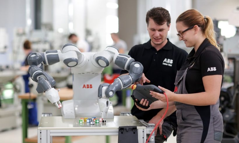 girlsatec bei der Praktikums- und Ausbildungsbörse der Heinz-Brandt-Schule girlsatec bei der Praktikums- und Ausbildungsbörse der Heinz-Brandt-Schule