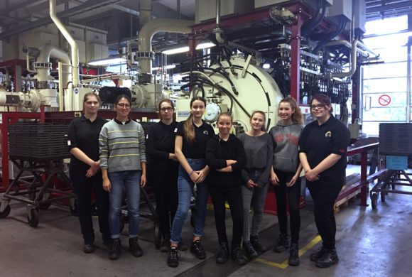 girlsatec Technik-Camp zu Besuch bei G-Elit girlsatec Technik-Camp zu Besuch bei G-Elit
