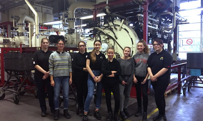 girlsatec Technik-Camp zu Besuch bei G-Elit girlsatec Technik-Camp zu Besuch bei G-Elit