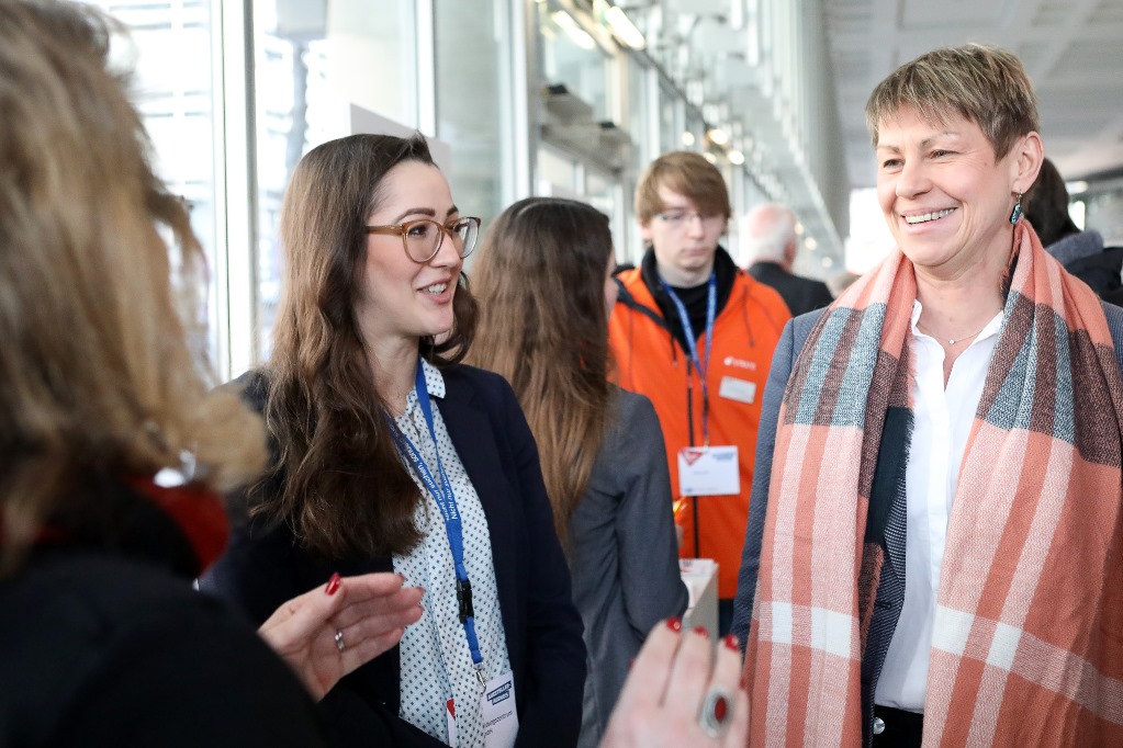 Senatorin Breitenbach auf Ausbildungsmesse