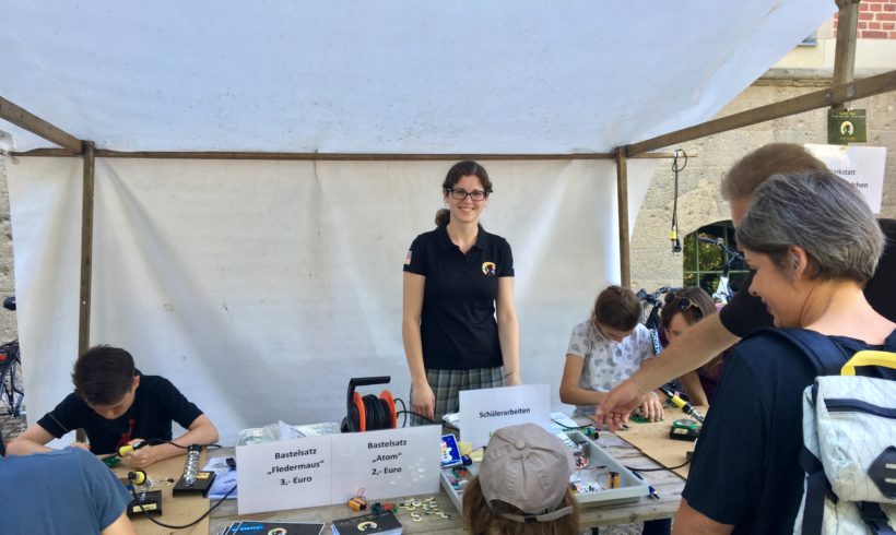 girlsatec Löt-AG beim Schulfest girlsatec Löt-AG beim Schulfest