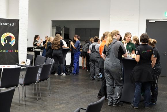 Vom Technik-Camp in die Ausbildung Vom Technik-Camp in die Ausbildung
