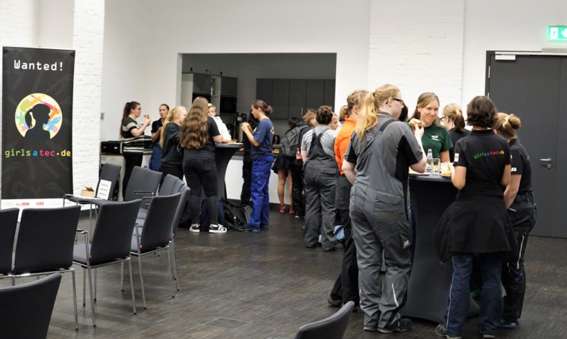 Vom Technik-Camp in die Ausbildung Vom Technik-Camp in die Ausbildung